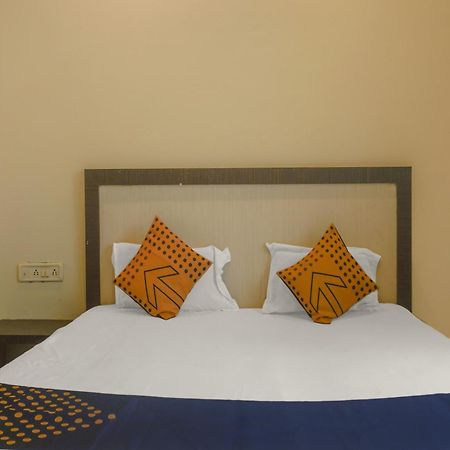 SPOT ON 75667 Hotel Peacock Garden Lodge Kharakvasla Buitenkant foto