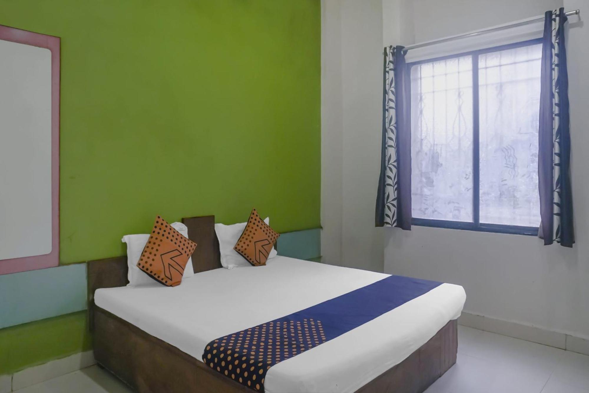 SPOT ON 75667 Hotel Peacock Garden Lodge Kharakvasla Buitenkant foto