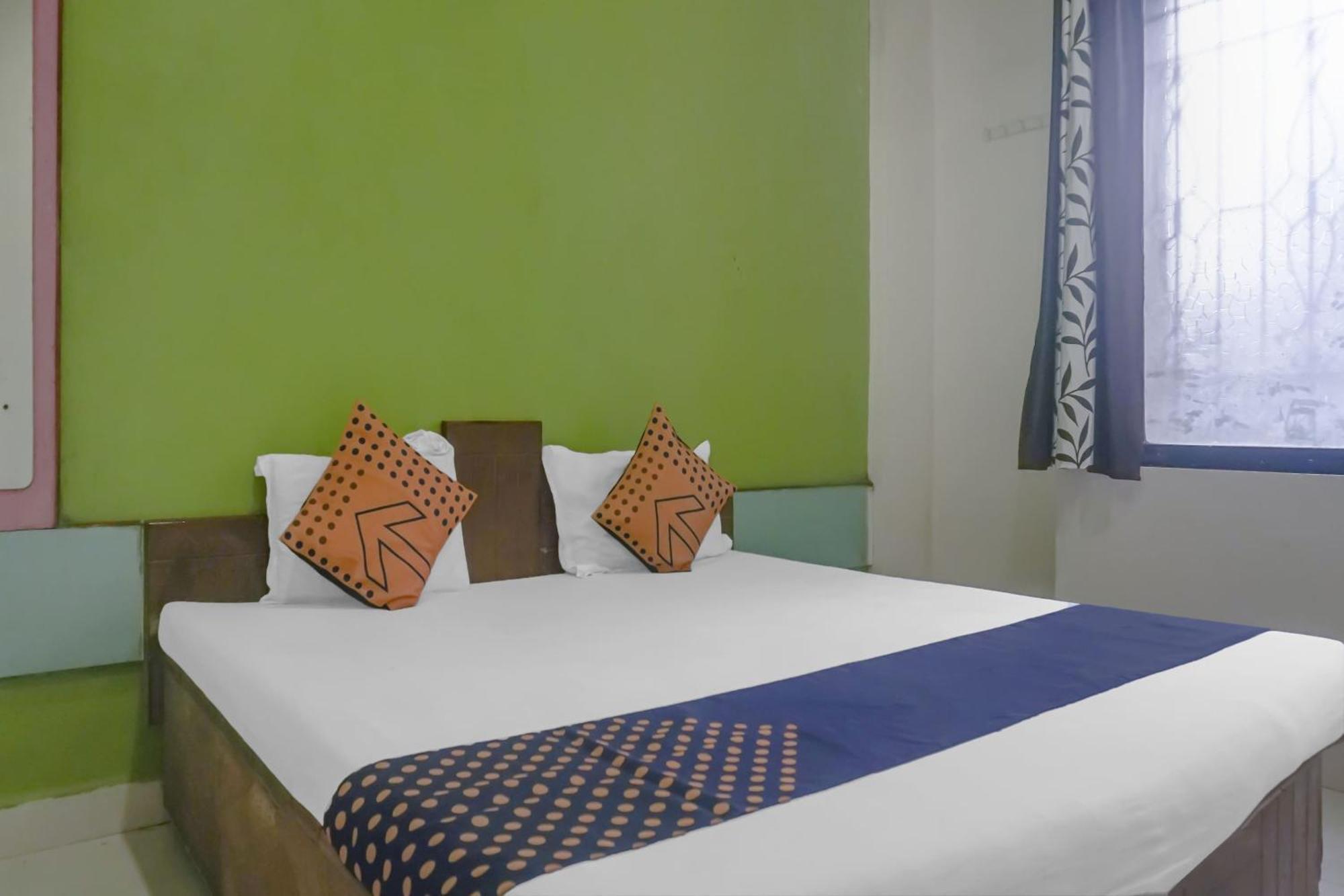 SPOT ON 75667 Hotel Peacock Garden Lodge Kharakvasla Buitenkant foto