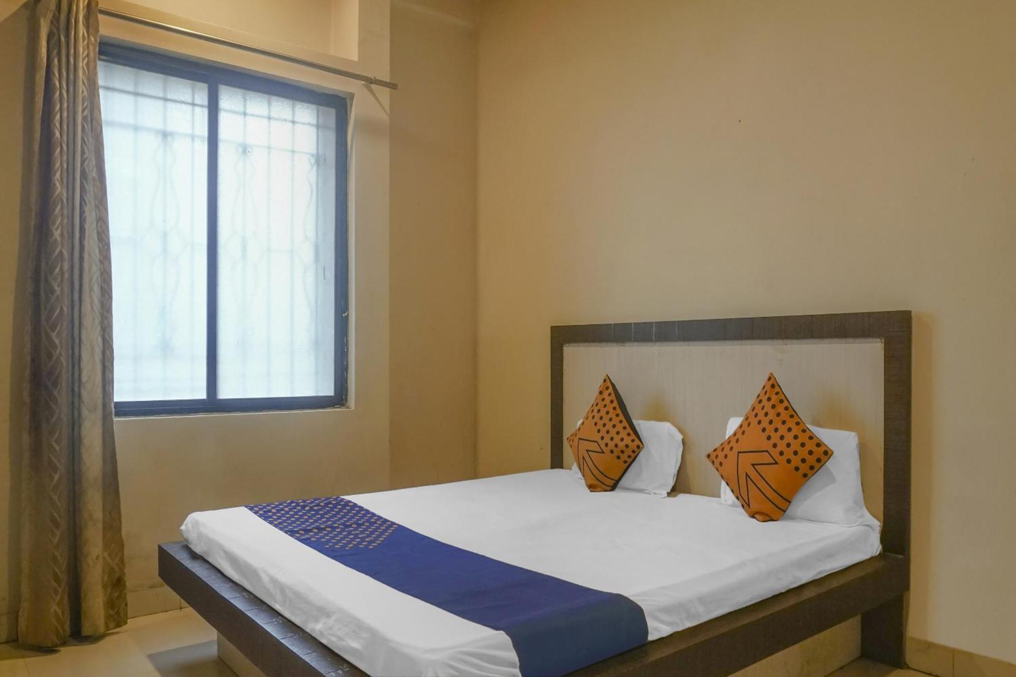 SPOT ON 75667 Hotel Peacock Garden Lodge Kharakvasla Buitenkant foto